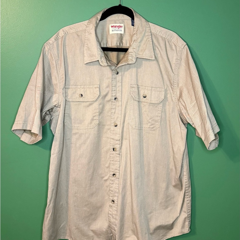 Wrangler Men's Light Gray Casual Button Down Shirt